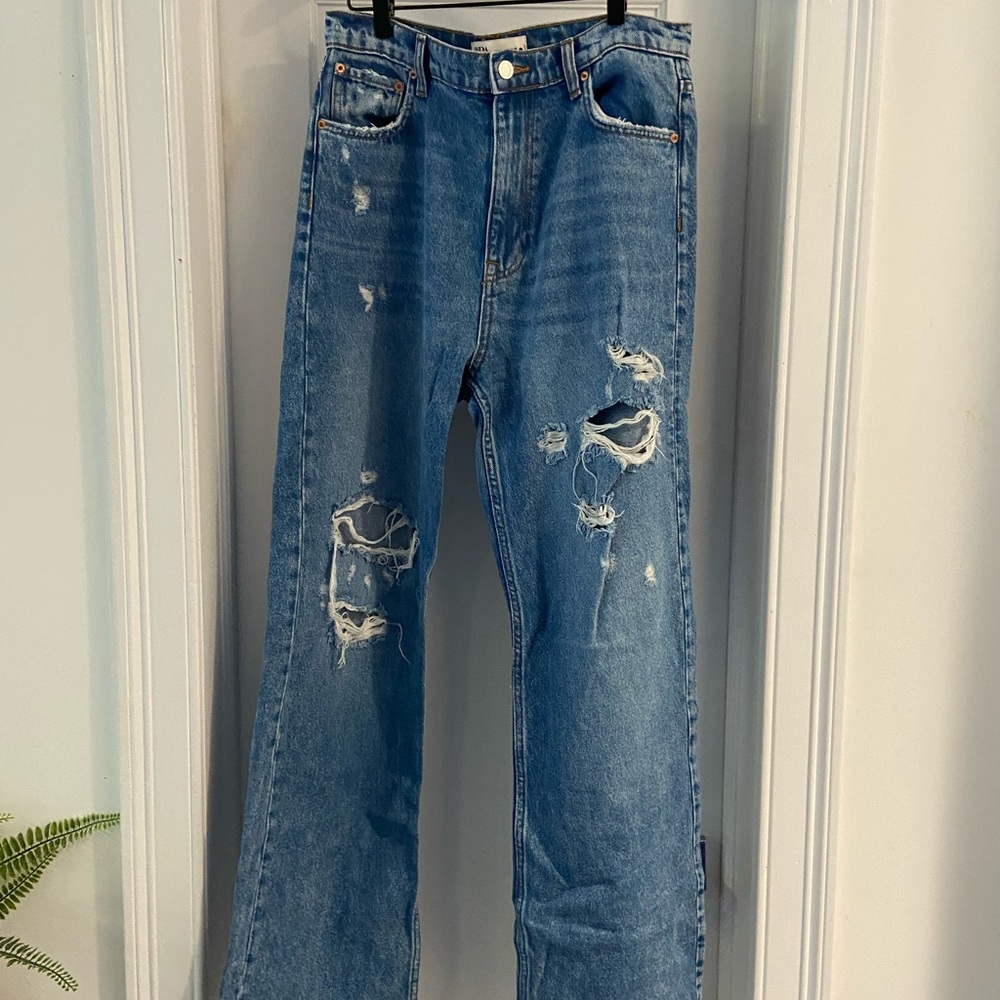 Zara Straight Leg Jeans - only worn once. Viral Zara Jeans with rips